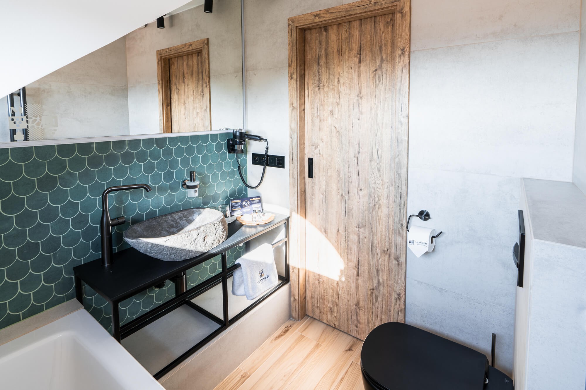 Turold – Doppelzimmer im Dachgeschoss mit Designerbad – Foto 2
