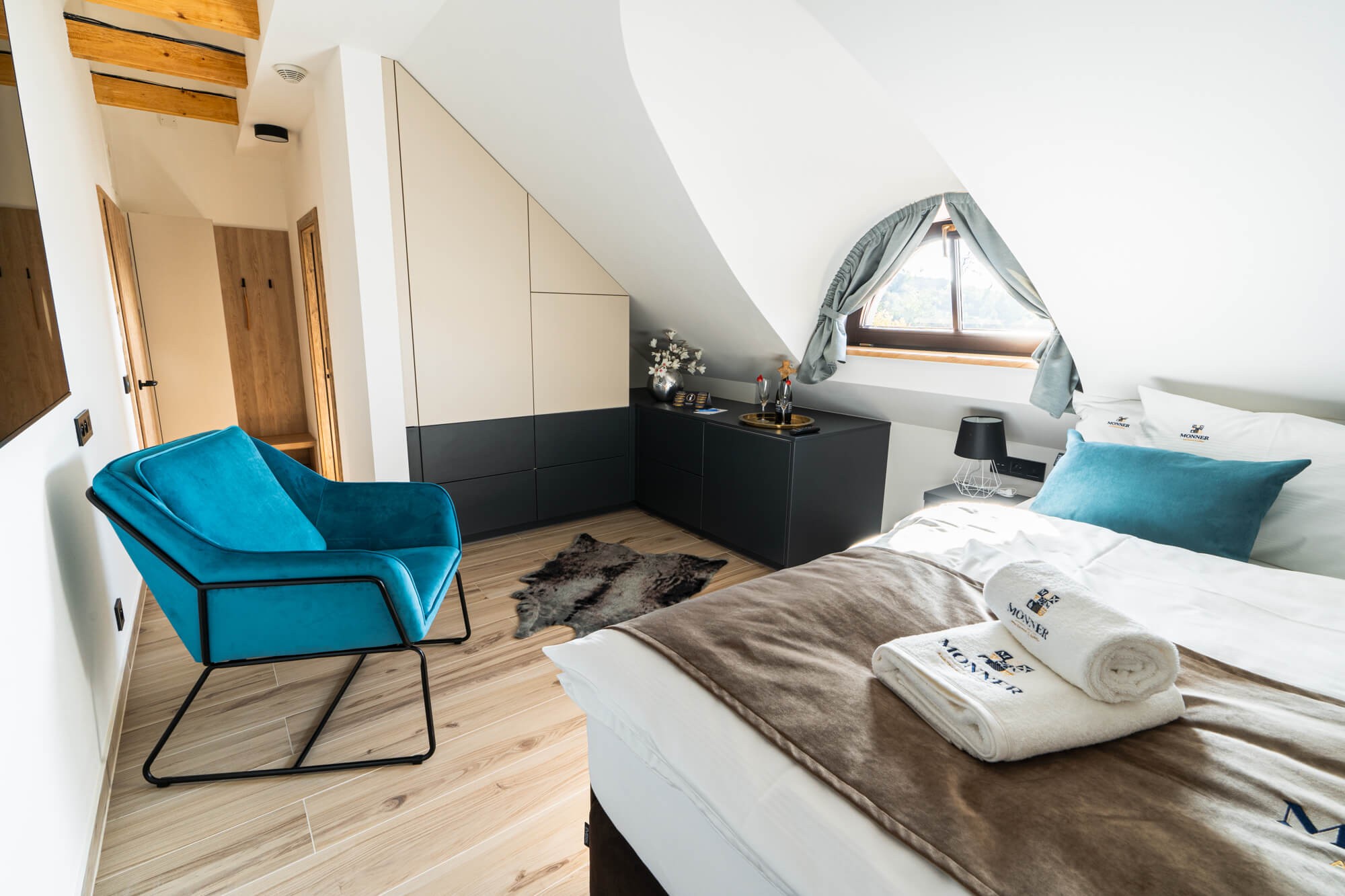Turold – Doppelzimmer im Dachgeschoss mit Designerbad – Foto 3