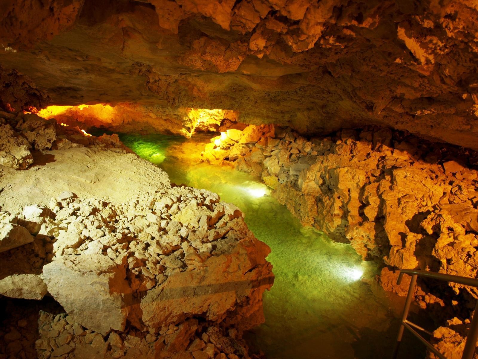Na Turoldu Caves